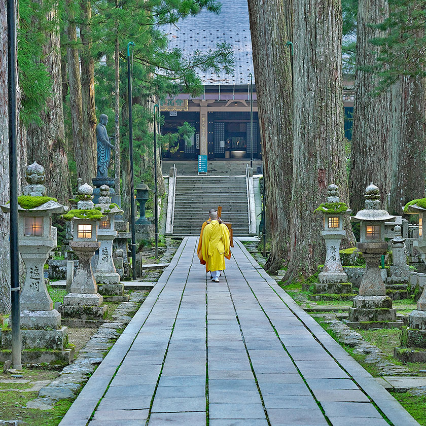 Osaka →<br>
Koyasan Full-day Sightseeing