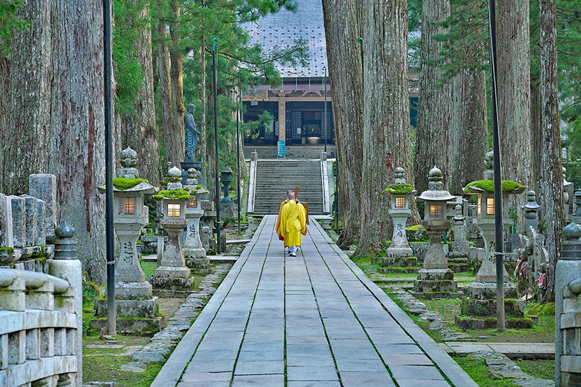 Osaka →<br>
Koyasan Full-day Sightseeing