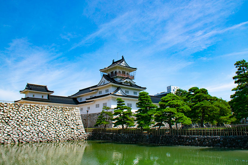 Toyama →<br>
Takayama