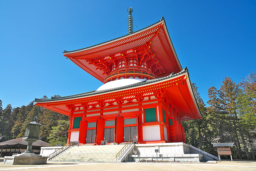 Osaka →<br>
Koyasan (approx. 2.5 hrs)