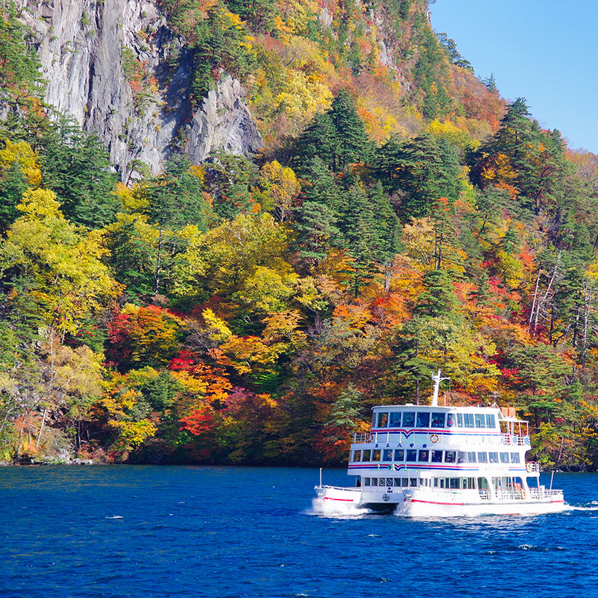 Aomori →<br>
Mt. Hakkoda<br>
(45 min by private car) →<br>
Oirase<br>
(1h by private car) →<br>
Lake Towada<br>
(30min by private car)