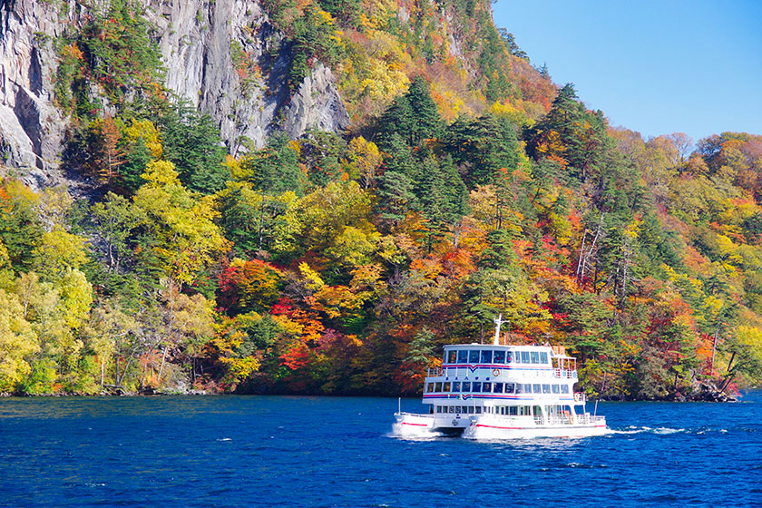 Aomori →<br>
Mt. Hakkoda<br>
(45 min by private car) →<br>
Oirase<br>
(1h by private car) →<br>
Lake Towada<br>
(30min by private car)