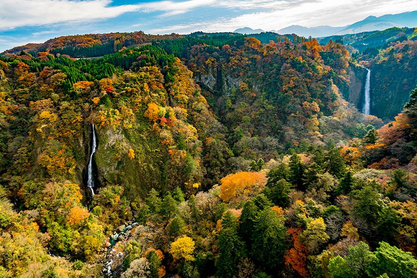 Kakunodate →<br>
Hiraizumi (2.5) →<br>
Naruko (1.5 h)