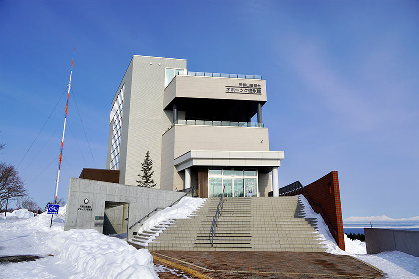 Abashiri →<br>
(optional: Lake Notoro /<br>
Saroma Lake) →<br>
Koshimizu Genseikaen →<br>
Shiretoko Utoro<br>
(2.5–3h)