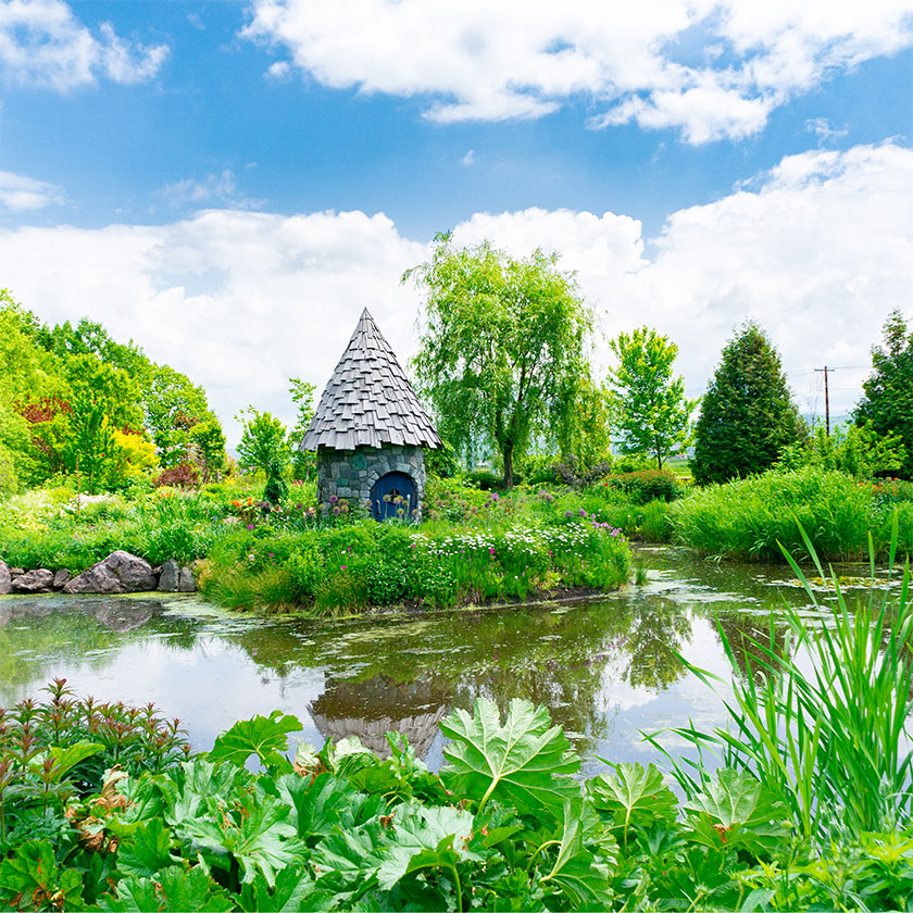 Tokyo →<br>
Asahikawa Airport<br>
(1h45 flight) →<br>
Asahikawa City<br>
(30min) →<br>
Asahidake Onsen(1h)