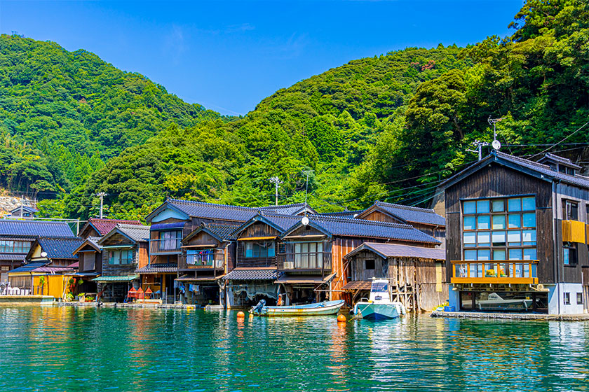 Amanohashidate →<br>
Ine(30min)<br> 
Ine →<br>
Ayabe(1h30min)<br>
Ayabe →<br>
Kyoto 1h30min